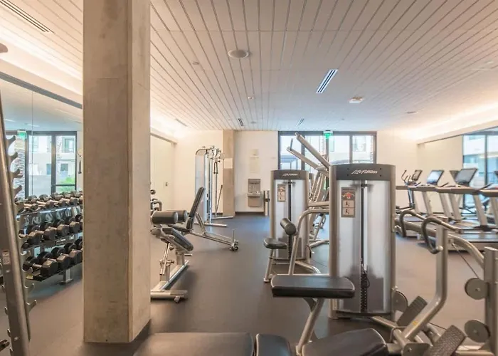 Apartment Modern 1bd - Pool, Gym, Parking, W-d - Sleeps 4 Tempe