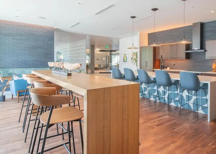 Modern 1bd - Pool, Gym, Parking, W-d - Sleeps 4