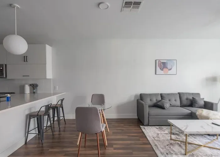 Apartment Modern 1bd - Pool, Gym, Parking, W-d - Sleeps 4 Tempe