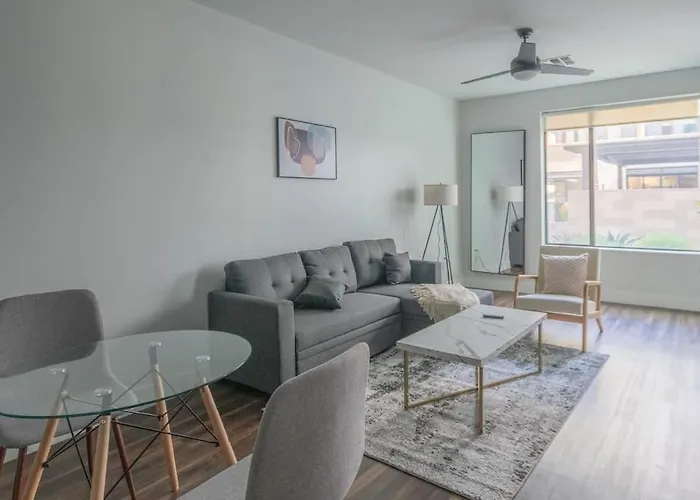 Modern 1bd - Pool, Gym, Parking, W-d - Sleeps 4