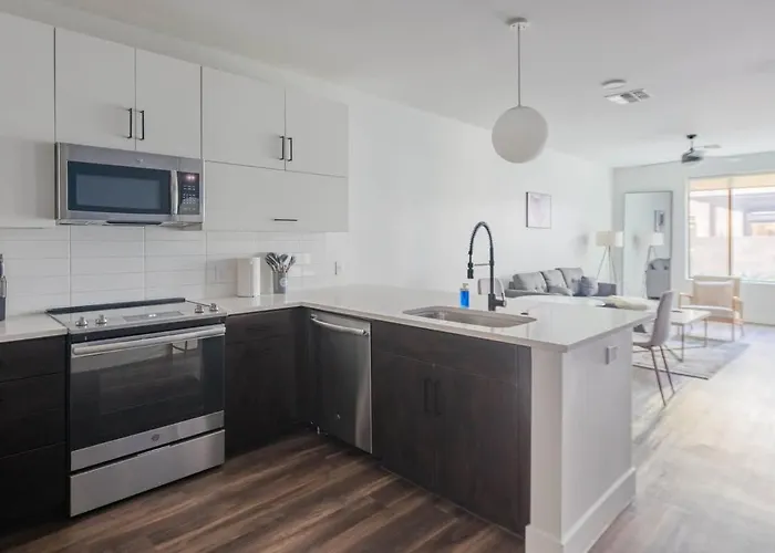 Modern 1bd - Pool, Gym, Parking, W-d - Sleeps 4 Apartment *